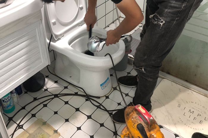 崇阳马桶堵塞自己疏通还是找师傅？专业上门服务让你省时更省心